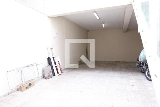 Garagem de casa para alugar com 3 quartos, 300m² em Vila Guedes, São Paulo
