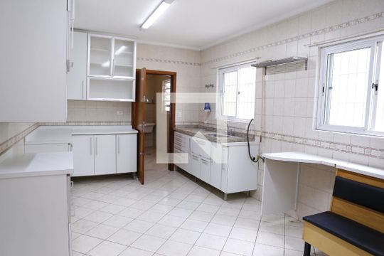 Cozinha de casa para alugar com 3 quartos, 300m² em Vila Guedes, São Paulo
