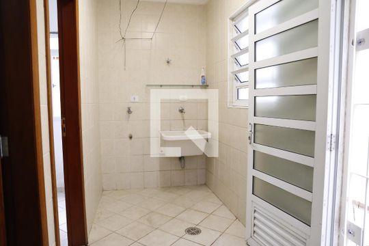 Área de Serviço de casa para alugar com 3 quartos, 300m² em Vila Guedes, São Paulo