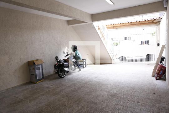 Garagem de casa para alugar com 3 quartos, 300m² em Vila Guedes, São Paulo