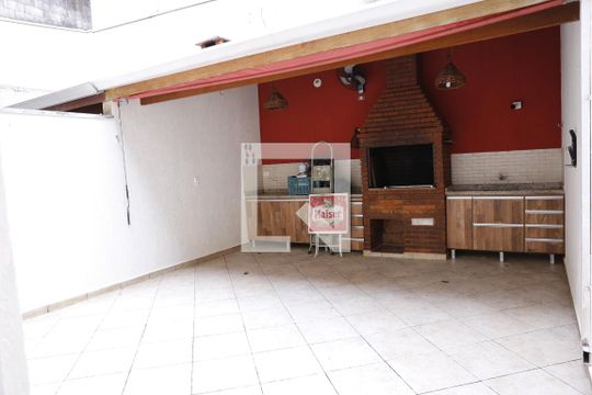 Quintal de casa para alugar com 3 quartos, 300m² em Vila Guedes, São Paulo
