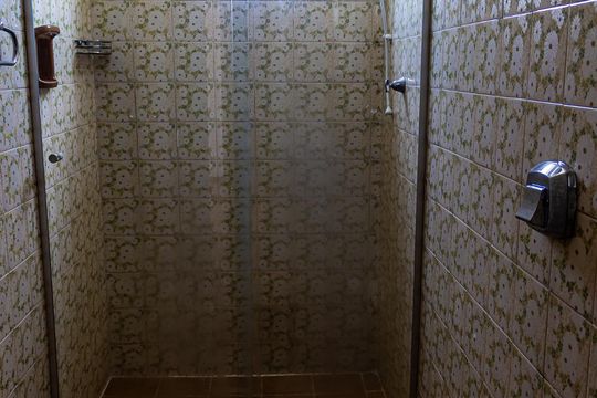 Banheiro de apartamento à venda com 1 quarto, 38m² em Santo Amaro, São Paulo