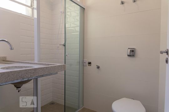 Banheiro de apartamento para alugar com 1 quarto, 51m² em Bela Vista, São Paulo