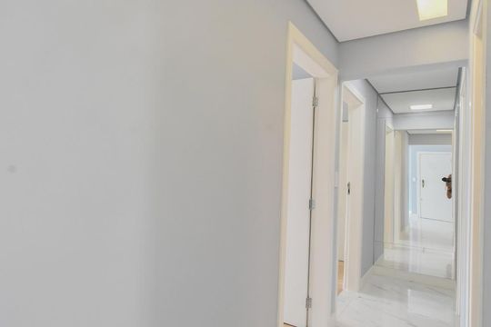 Corredor de apartamento à venda com 3 quartos, 100m² em Jardim das Acácias, São Paulo