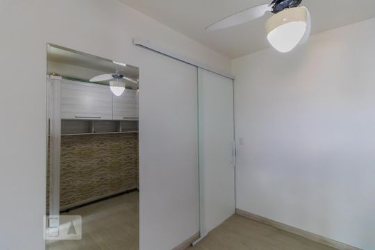 Quarto 2 de casa de condomínio para alugar com 3 quartos, 150m² em Vila Euthalia, São Paulo