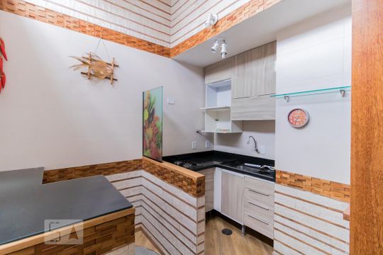 Cozinha de casa de condomínio para alugar com 3 quartos, 150m² em Vila Euthalia, São Paulo