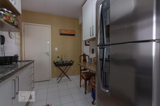 Cozinha de apartamento para alugar com 2 quartos, 80m² em Umuarama, Osasco