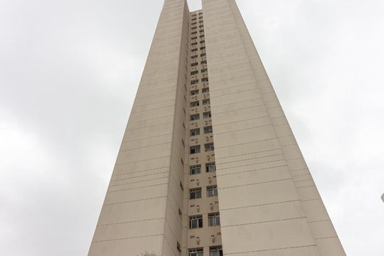 Fachada de apartamento para alugar com 2 quartos, 80m² em Umuarama, Osasco