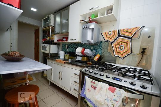 Cozinha de apartamento à venda com 4 quartos, 140m² em Icaraí, Niterói