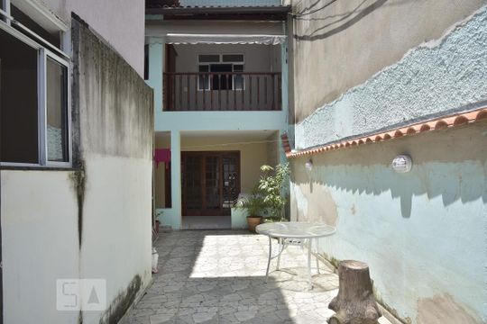 Garagem de casa para alugar com 2 quartos, 90m² em Taquara, Rio de Janeiro