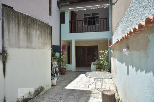 Garagem de casa para alugar com 2 quartos, 90m² em Taquara, Rio de Janeiro