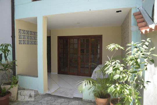 Fachada de casa para alugar com 2 quartos, 90m² em Taquara, Rio de Janeiro