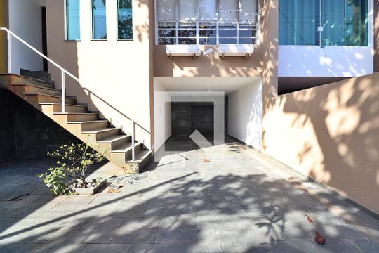 Garagem de casa para alugar com 3 quartos, 240m² em Campestre, Santo André