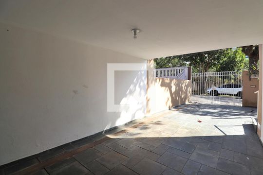 Garagem de casa para alugar com 3 quartos, 240m² em Campestre, Santo André