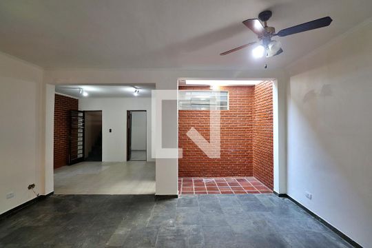 Sala de casa para alugar com 3 quartos, 240m² em Campestre, Santo André