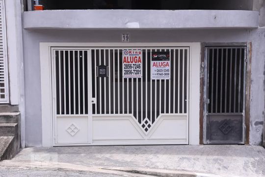 Fachada de casa para alugar com 2 quartos, 100m² em Vila Londrina, São Paulo