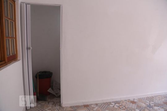 Garagem de casa para alugar com 2 quartos, 100m² em Vila Londrina, São Paulo