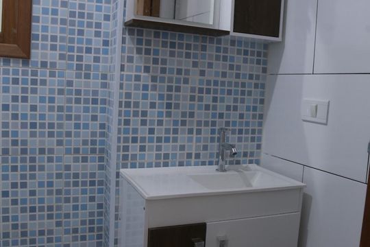 Banheiro de casa para alugar com 2 quartos, 100m² em Vila Londrina, São Paulo