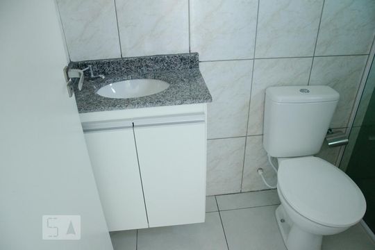 Banheiro de kitnet/studio para alugar com 1 quarto, 30m² em Parque Edu Chaves, São Paulo