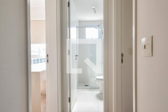 Corredor  de apartamento à venda com 2 quartos, 69m² em Vila Gertrudes, São Paulo