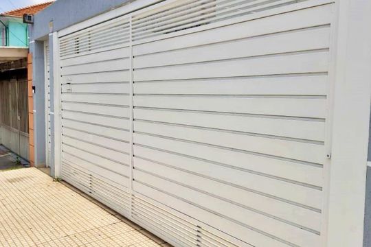 Fachada de casa à venda com 4 quartos, 350m² em Vila Guilherme, São Paulo