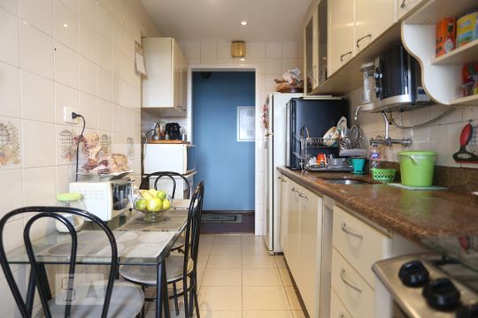 Cozinha de apartamento à venda com 4 quartos, 133m² em Jardim Olympia, São Paulo