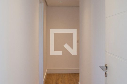 Corredor de apartamento à venda com 3 quartos, 132m² em Siciliano, São Paulo