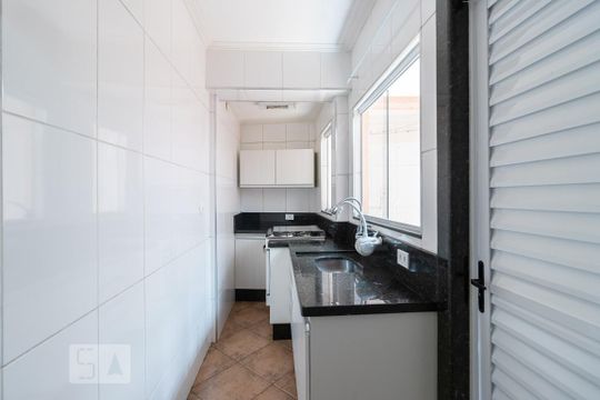 Cozinha de casa para alugar com 3 quartos, 85m² em Jardim Ponte Rasa, São Paulo