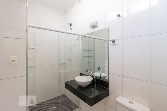 Banheiro de casa para alugar com 3 quartos, 85m² em Jardim Ponte Rasa, São Paulo