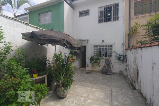 Quintal e Área de Serviço de casa à venda com 2 quartos, 100m² em Vila Cordeiro, São Paulo