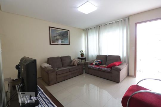 Casa à venda com 3 quartos, 145m² em Jardim Piqueroby, São Paulo
