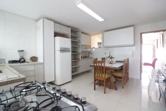 Cozinha de casa à venda com 3 quartos, 145m² em Jardim Piqueroby, São Paulo