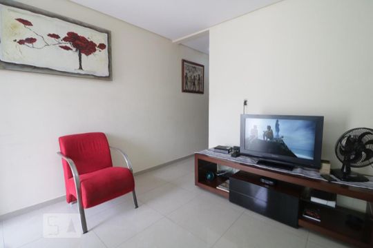 Sala de casa à venda com 3 quartos, 145m² em Jardim Piqueroby, São Paulo