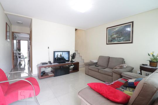 Sala de casa à venda com 3 quartos, 145m² em Jardim Piqueroby, São Paulo