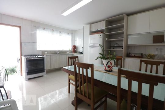 Cozinha de casa à venda com 3 quartos, 145m² em Jardim Piqueroby, São Paulo