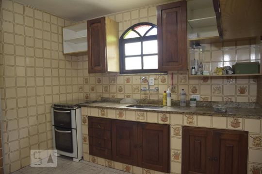 Cozinha de casa de condomínio à venda com 4 quartos, 339m² em Taquara, Rio de Janeiro
