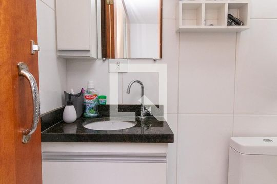 Banheiro da Suíte 1 de casa de condomínio à venda com 2 quartos, 60m² em Vila Ré, São Paulo