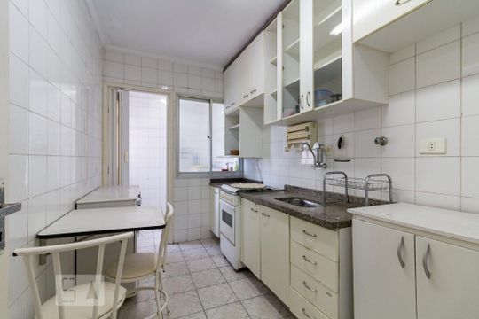 Cozinha de apartamento à venda com 2 quartos, 72m² em Vila Leonor, Guarulhos