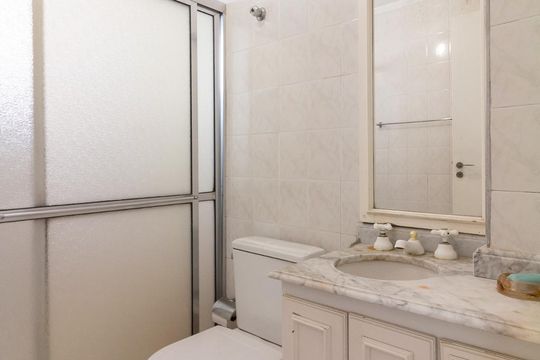 Banheiro de apartamento à venda com 2 quartos, 72m² em Vila Leonor, Guarulhos