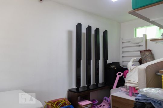 Dispensa de casa à venda com 3 quartos, 200m² em Campestre, Santo André