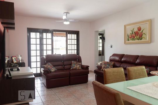 Casa à venda com 3 quartos, 200m² em Campestre, Santo André