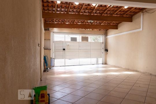 Garagem de casa à venda com 3 quartos, 150m² em Vila Romano, São Paulo
