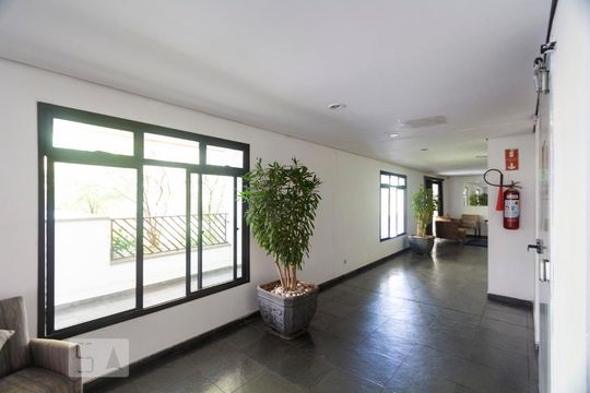 Hall social de apartamento à venda com 2 quartos, 51m² em Saúde, São Paulo