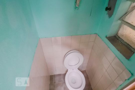 Banheiro de Serviço de casa à venda com 1 quarto, 60m² em São João Clímaco, São Paulo