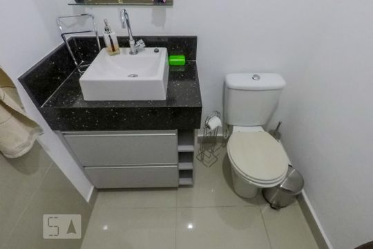 Banheiro de serviço de casa à venda com 3 quartos, 108m² em Vila Moinho Velho, São Paulo