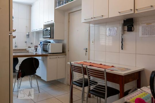 Cozinha de apartamento à venda com 3 quartos, 220m² em Jardim Paulista, São Paulo