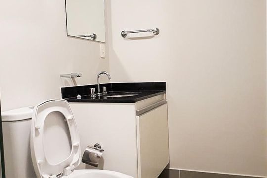 Banheiro de apartamento para alugar com 1 quarto, 35m² em Itaim Bibi, São Paulo