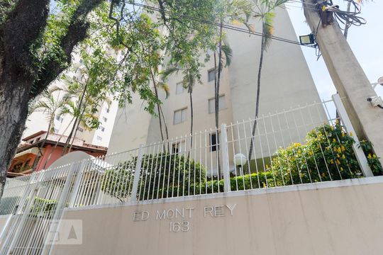 Fachada de apartamento para alugar com 2 quartos, 63m² em Chácara Inglesa, São Paulo