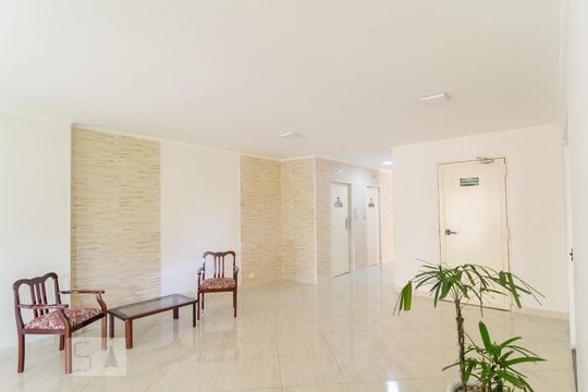 Hall de Entrada de apartamento para alugar com 2 quartos, 63m² em Chácara Inglesa, São Paulo