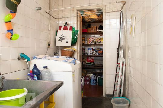 Lavanderia e despensa de casa à venda com 4 quartos, 380m² em Campo Belo, São Paulo